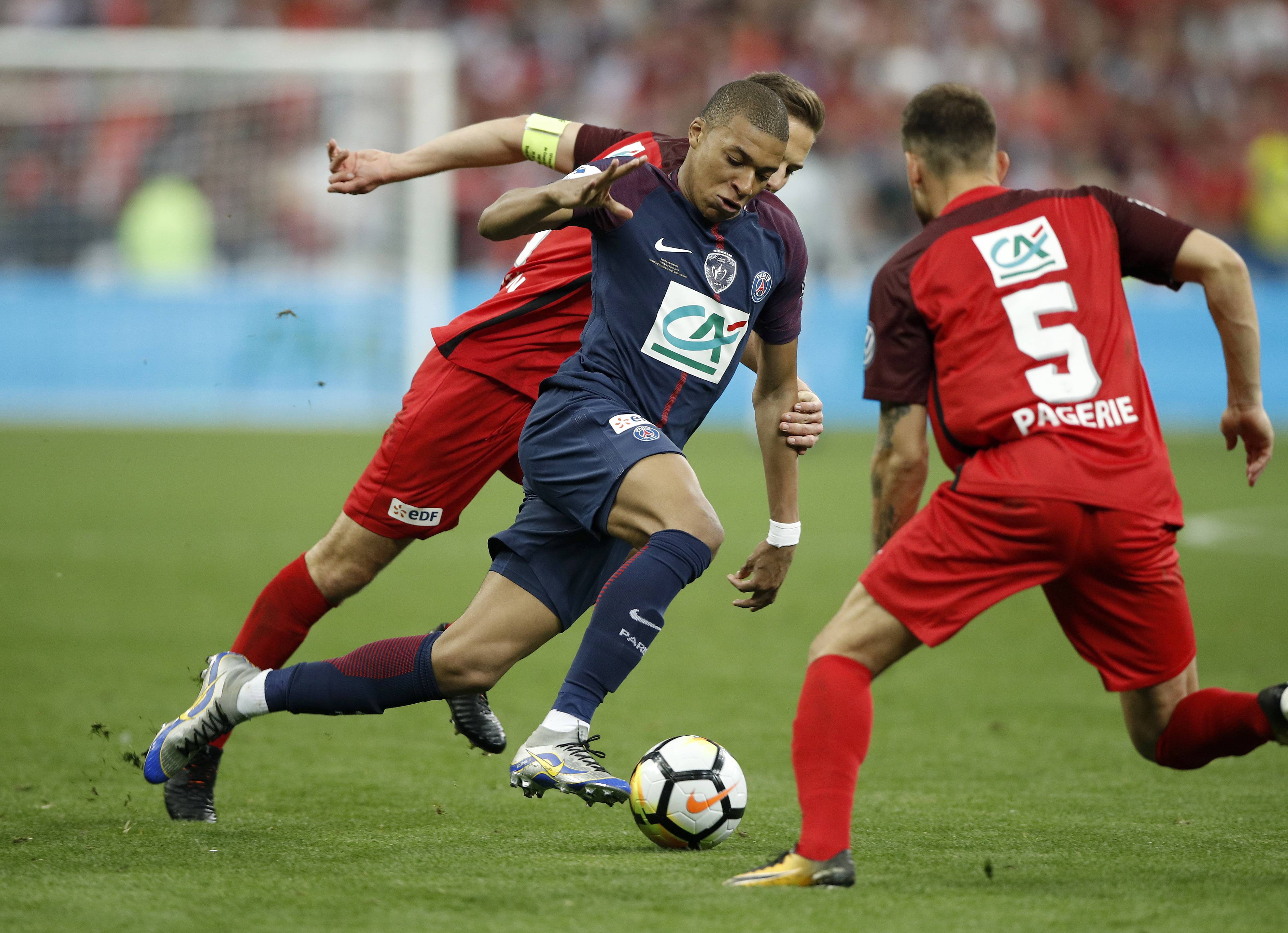 开云体育-姆巴佩在巴黎圣日耳曼比赛中出色防守，比赛局势复杂引发热议！的简单介绍-开云体育