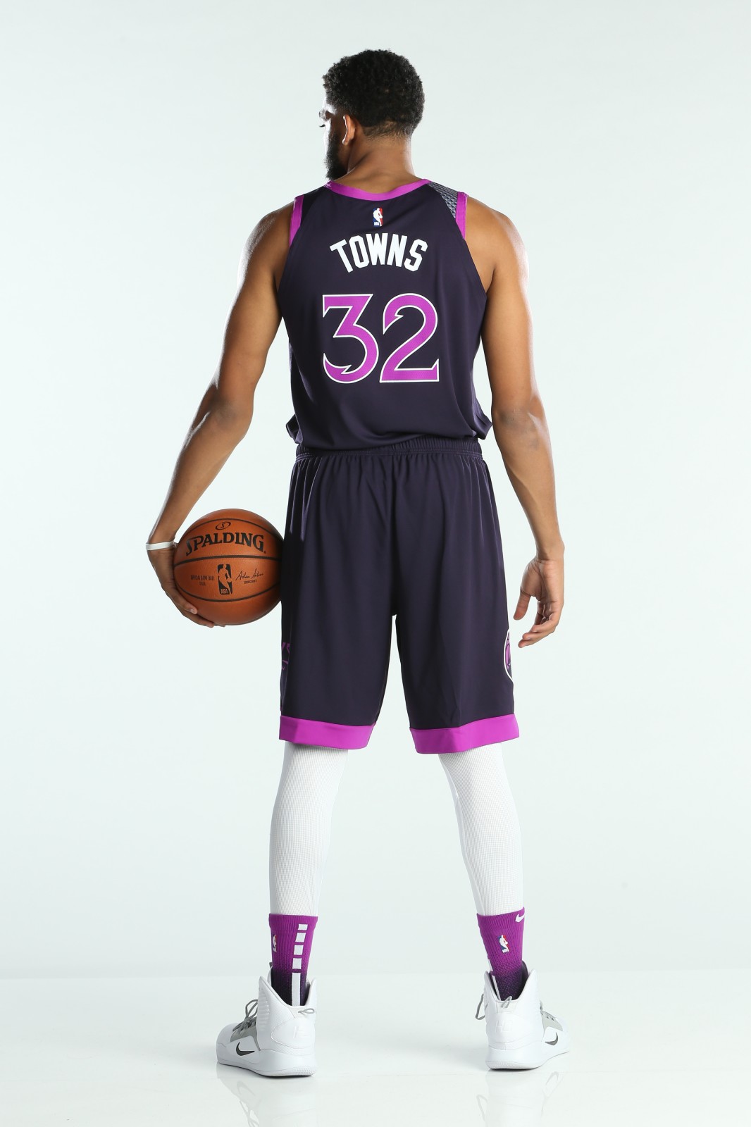 开云中国-关于赛后明尼苏达森林狼调整名单以备CBA季后赛，手感冰凉环节打磨，质疑声仍在，轮换策略成焦点的信息-开云中国