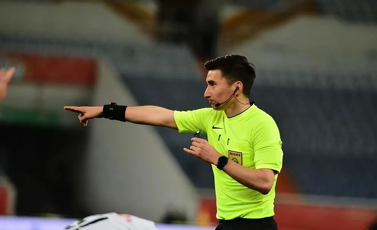 瓦伦西亚迎中超关键赛；赛前队长鼓劲；震撼外界；轮换策略成焦点的简单介绍